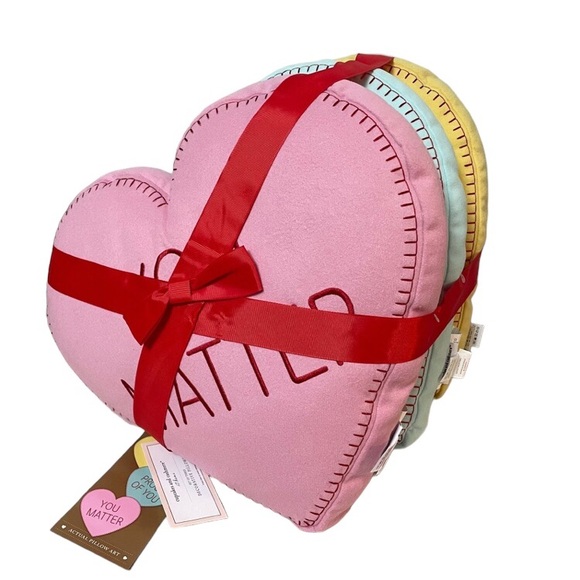 🖨️ Cashmere and cupcakes Valentine’s Day pillows - Picture 6 of 14